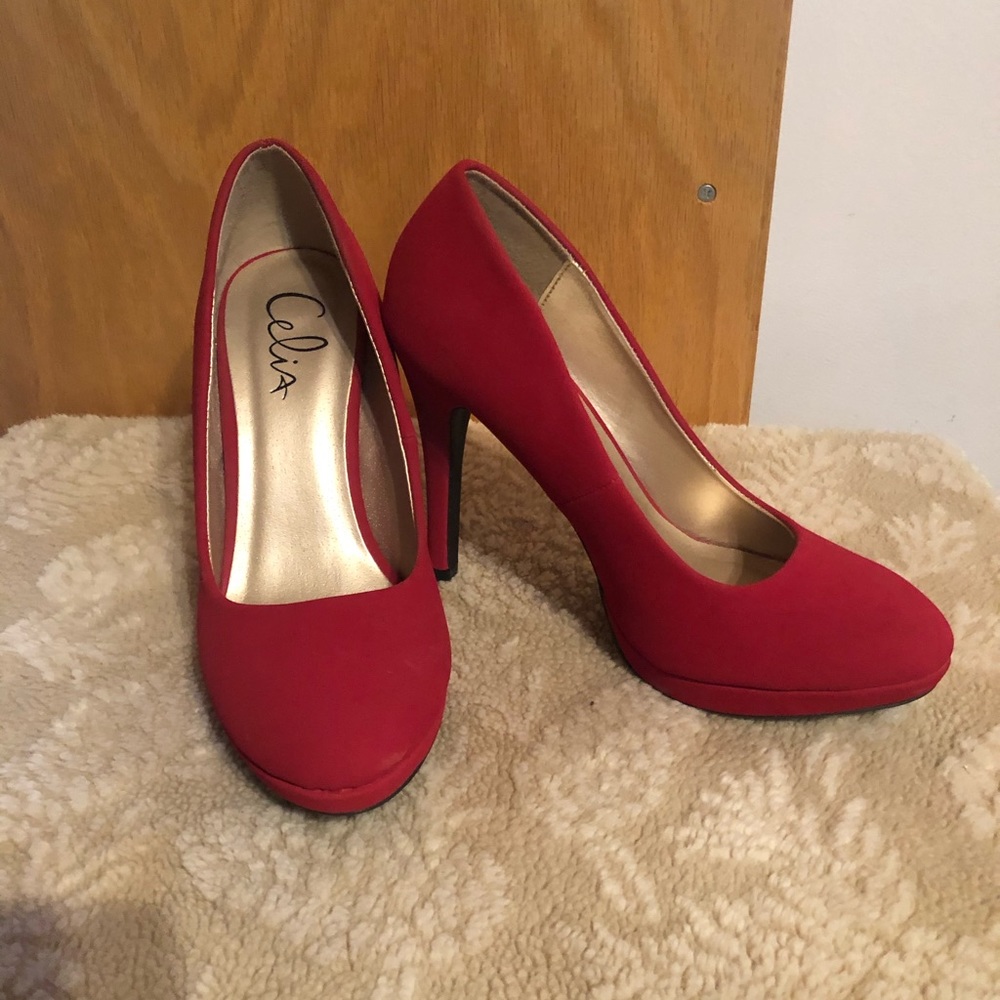 Red heels - Picture 2 of 3